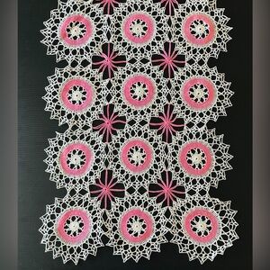 Hand Made Table Runner Pink and White Fine Crochet Lace Doilies 44”x 14” EUC